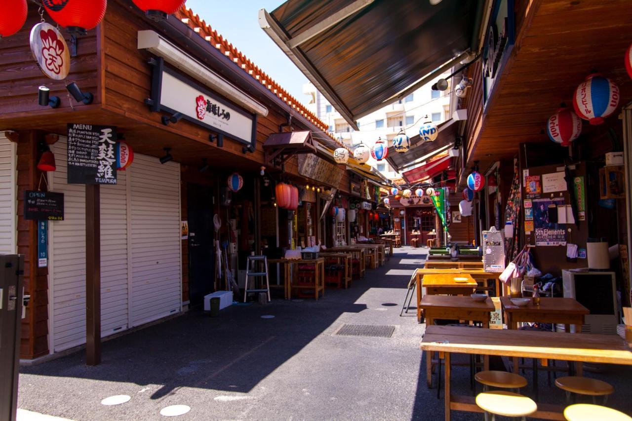 Hewitt Resort Naha Extérieur photo A street in Izakaya