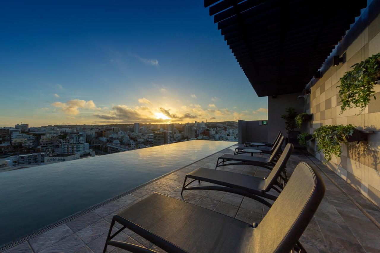 Hewitt Resort Naha Extérieur photo Rooftop pool at the hotel