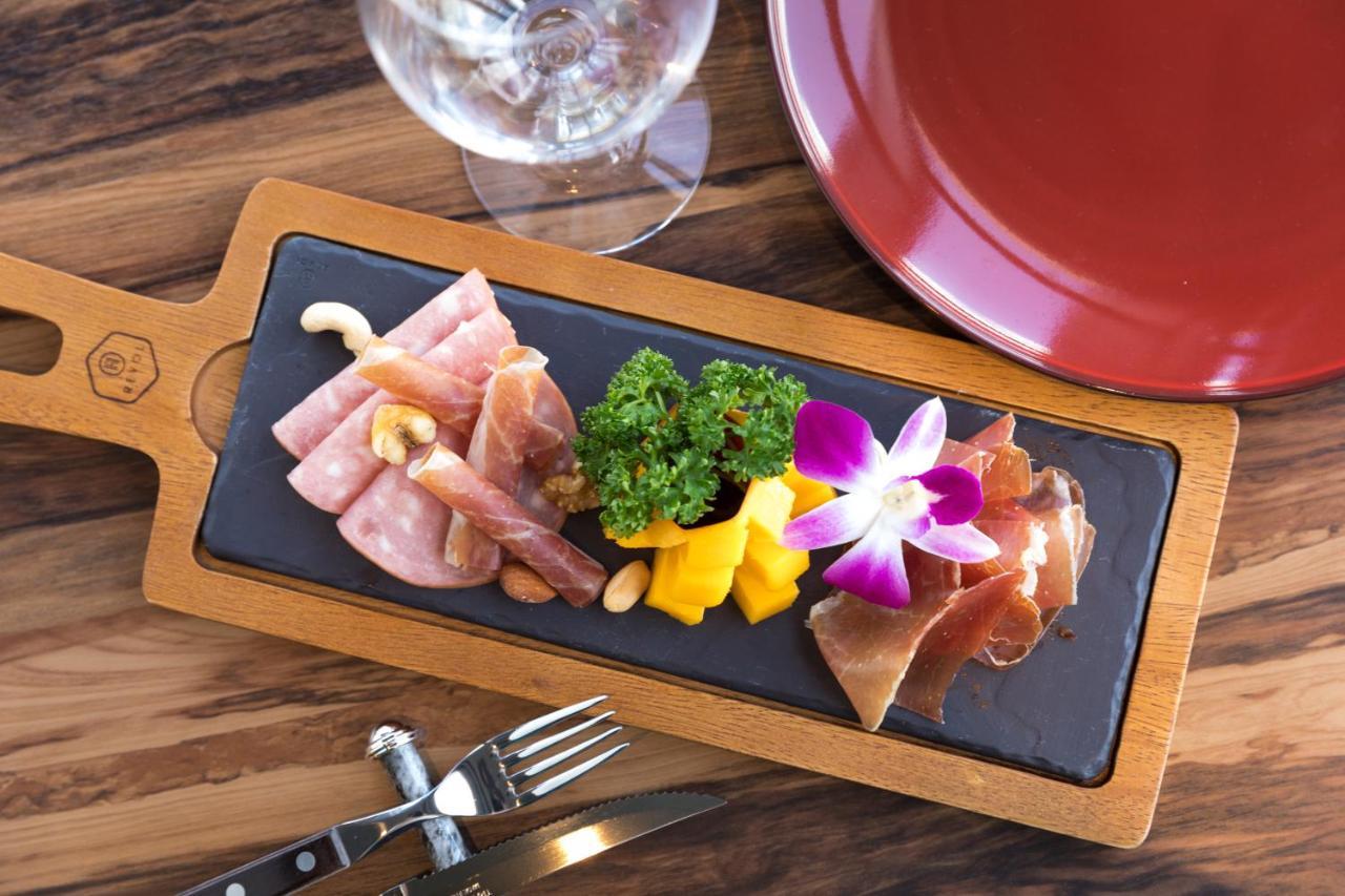 Hewitt Resort Naha Extérieur photo A serving of cured meat
